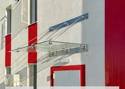 Copertina din sticlă securizată și inox de la TOP INOX Suceava