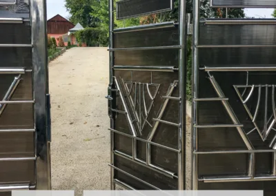 Poartă din inox și policarbonat de la TOP INOX Suceava